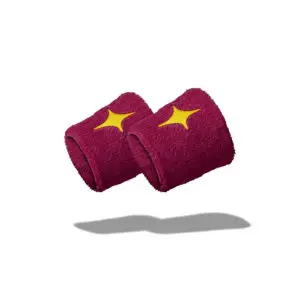 Professional padel player holding a purple Starvie paddle as part of the Mu Equera collection